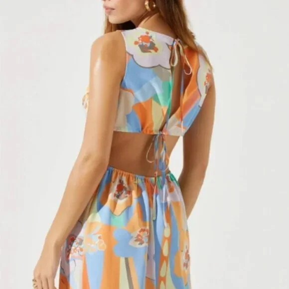 NWOT ASTR the Label High Neck Open Back Midi Dress - Orange blue multi - Size L - Picture 3 of 10